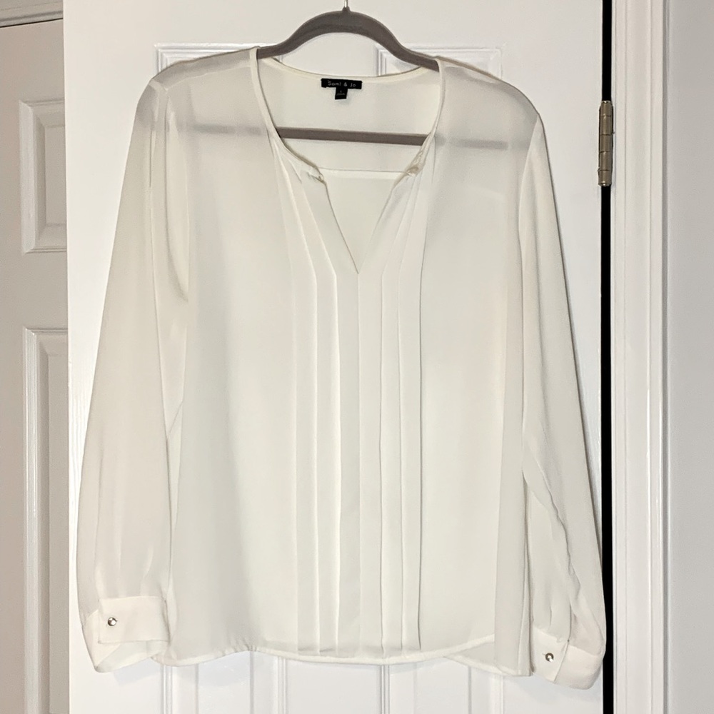 White blouse with pleated front - Size Large